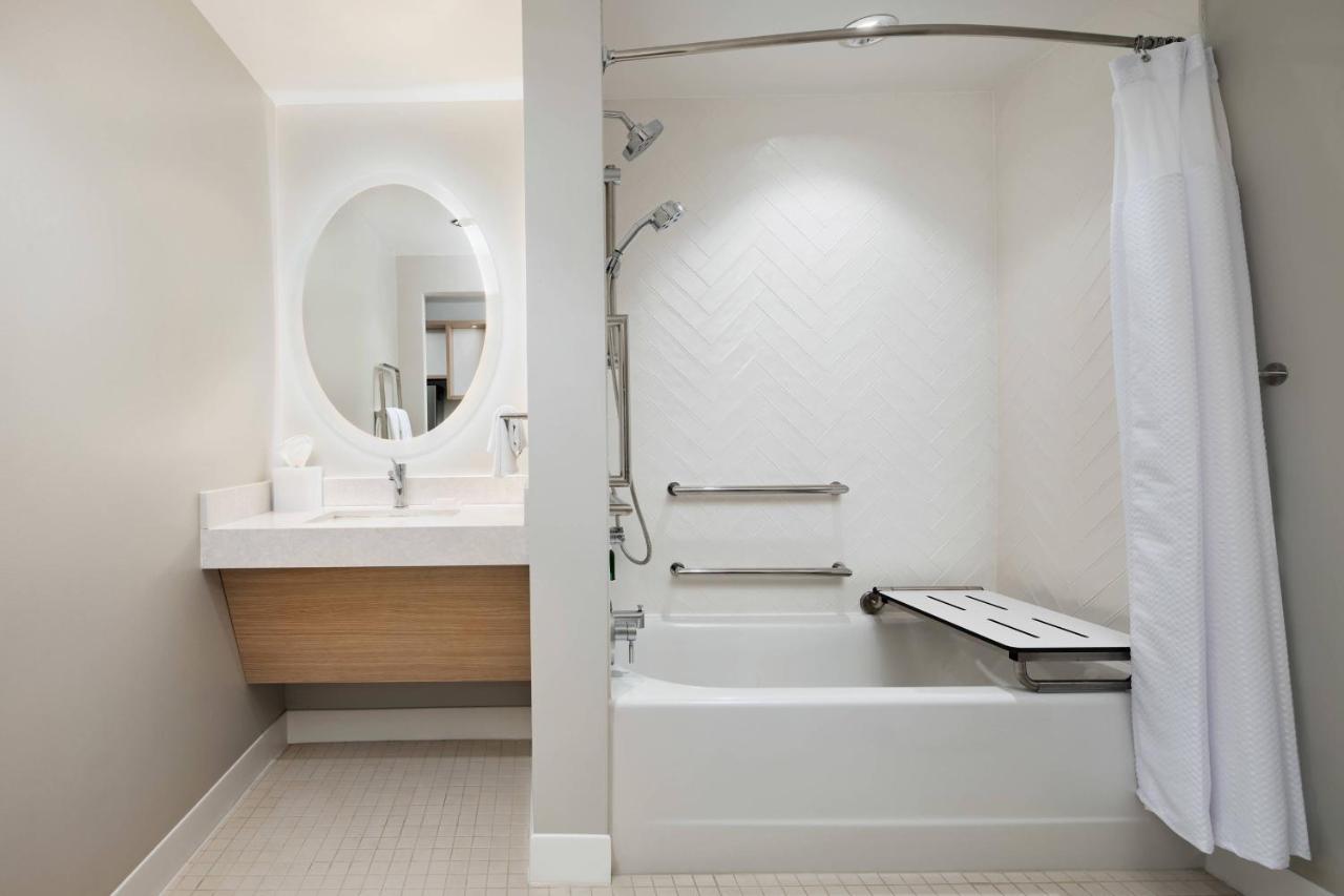 Towneplace Suites By Marriott Tampa Casino Area Orient Park Экстерьер фото