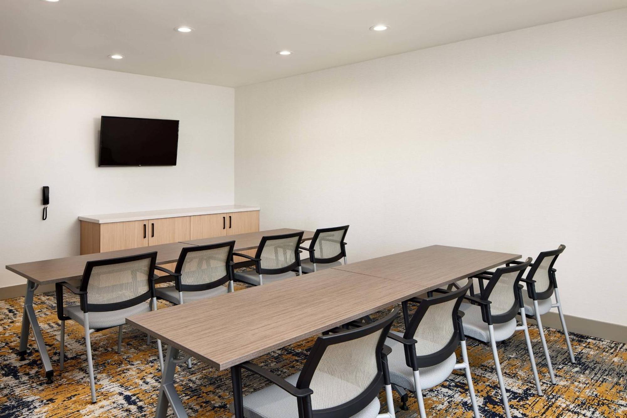 Towneplace Suites By Marriott Tampa Casino Area Orient Park Экстерьер фото