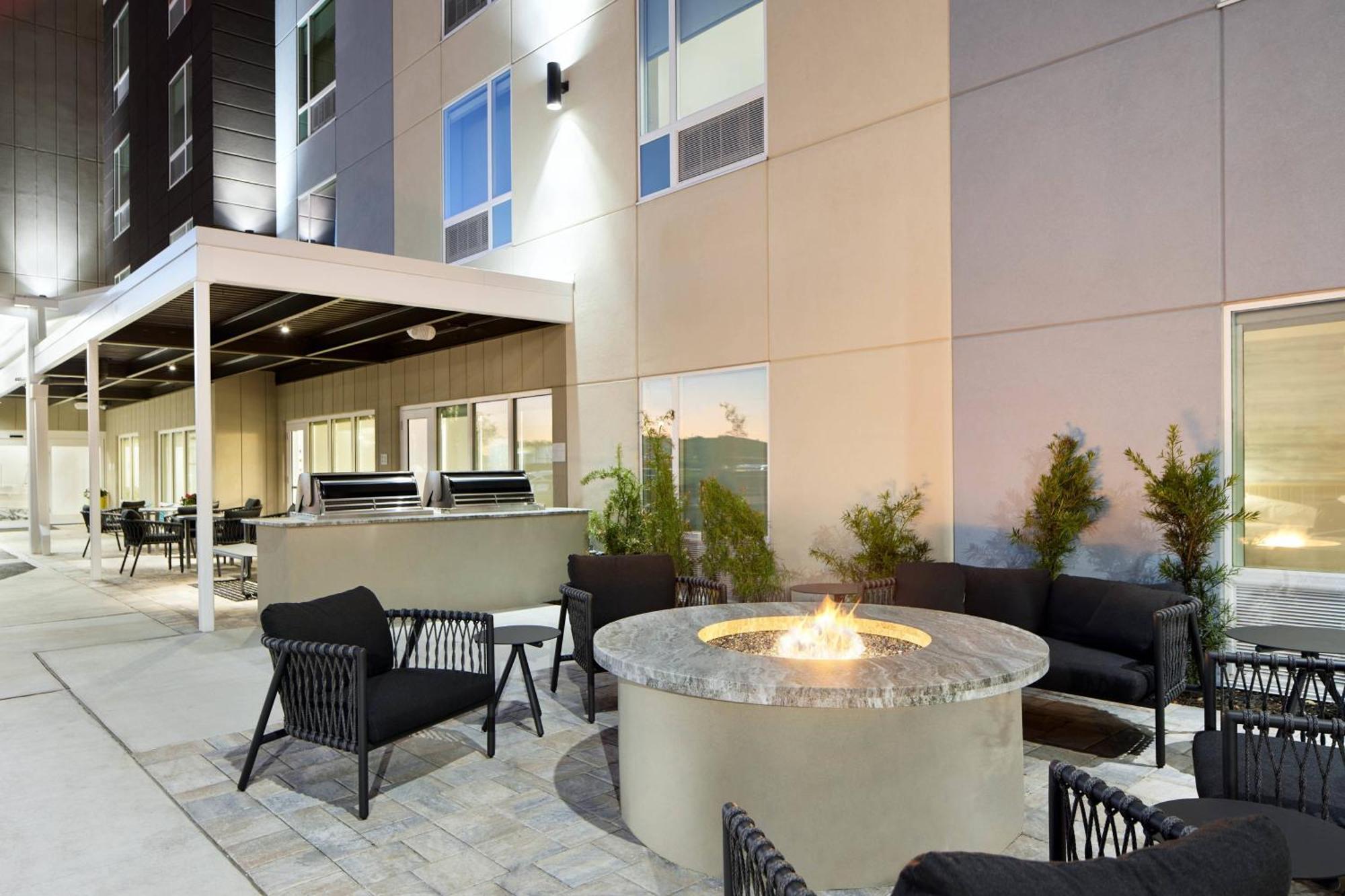 Towneplace Suites By Marriott Tampa Casino Area Orient Park Экстерьер фото